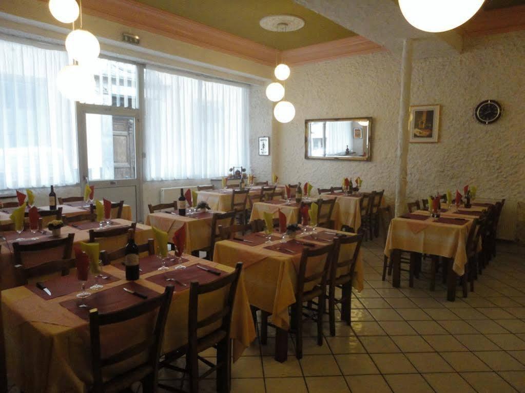 Hotel-Restaurant Le Saint Christophe ลูร์ด ภายนอก รูปภาพ