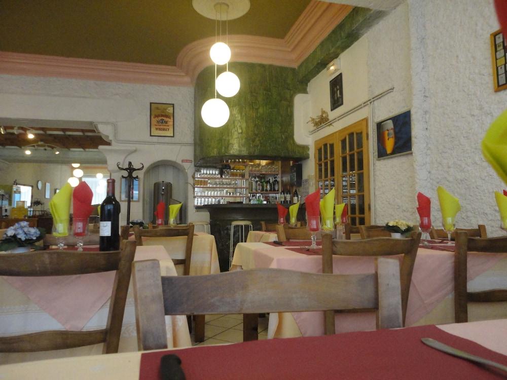 Hotel-Restaurant Le Saint Christophe ลูร์ด ภายนอก รูปภาพ